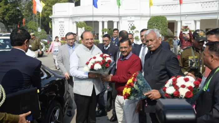 बजट सत्र की शुरुआत के लिए दिल्ली विधानसभा पहुंचे एलजी। जागरण