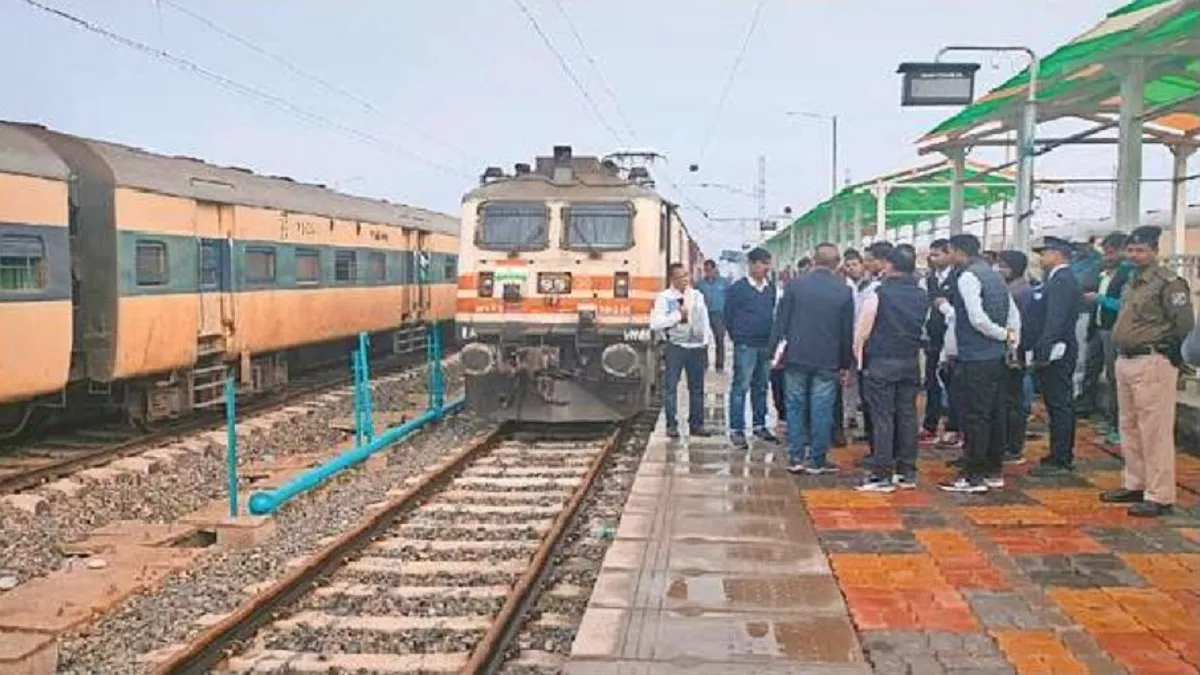 वर्ल्‍ड क्‍लास बन जाएगा गोड्डा रेलवे स्‍टेशन, तीन नई ट्रेनों का परिचालन भी होगा जल्‍द शुरू; तेजी से हो रहा काम