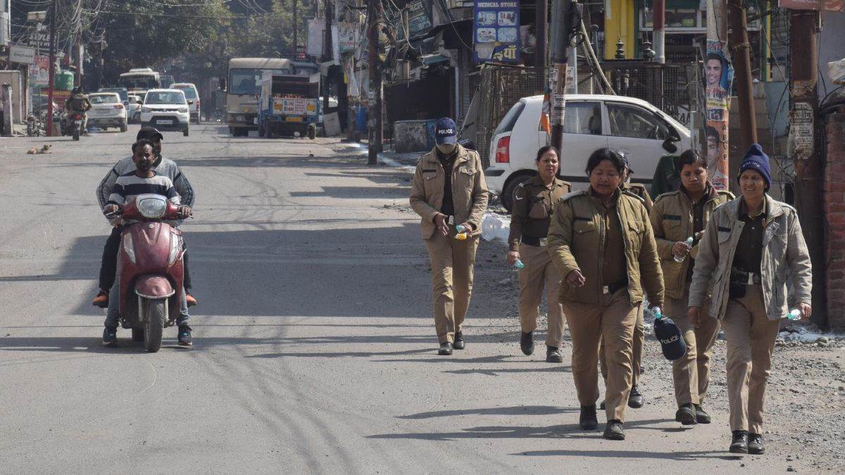https://www.jagranimages.com/images/newimg/15022024/15_02_2024-haldwani_violence_23653562.jpg