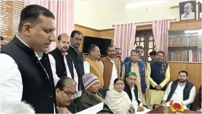 राजद प्रत्याशी मनोज झा और संजय यादव ने किया नामांकन, लालू-राबड़ी भी रहे मौजूद