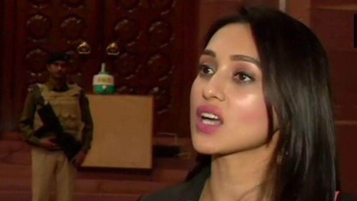 tmc mp mimi chakraborty resigns from the post of mp