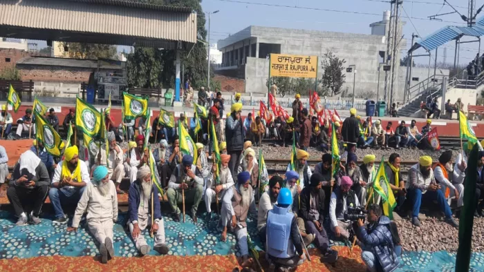 किसानों के 'Rail Roko' आंदोलन से रेलों पर बुरा असर