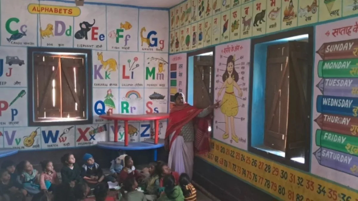 बिहार के इस आंगनबाड़ी केंद्र में खेल-खेल में हो रही पढ़ाई, वॉल पेंटिंग और भी बहुत कुछ...; बना चर्चा का विषय