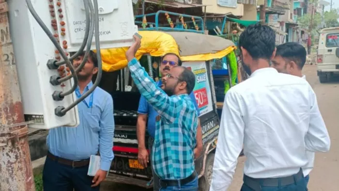 यूपी में लगाए जा रहे नए मीटर - प्रतीकात्मक तस्वीर।