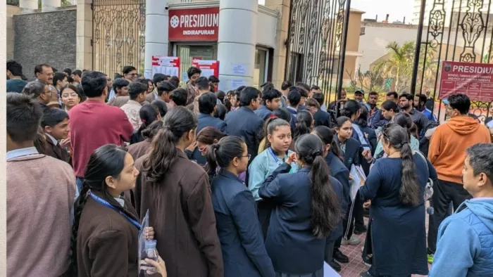 CBSE Board Exams 2025: सीबीएसई बोर्ड परीक्षाएं आज से देश भर में शुरू हो रही हैं।