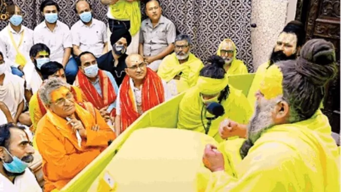 Saint Premanand Maharaj: वृंदावन के संत हैं प्रेमानंद महाराज।