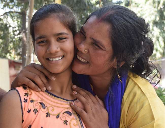 बालिका गृह में बेटी के मिलने से खुश हुआ परिवार।