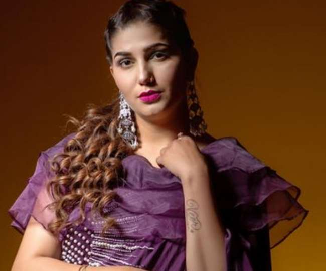 कार्यक्रम के दौरान हालत बिगड़ने के बाद अब अस्पताल से वायरल हुआ सपना चौधरी का वीडियो, इस हालत में आईं नजर