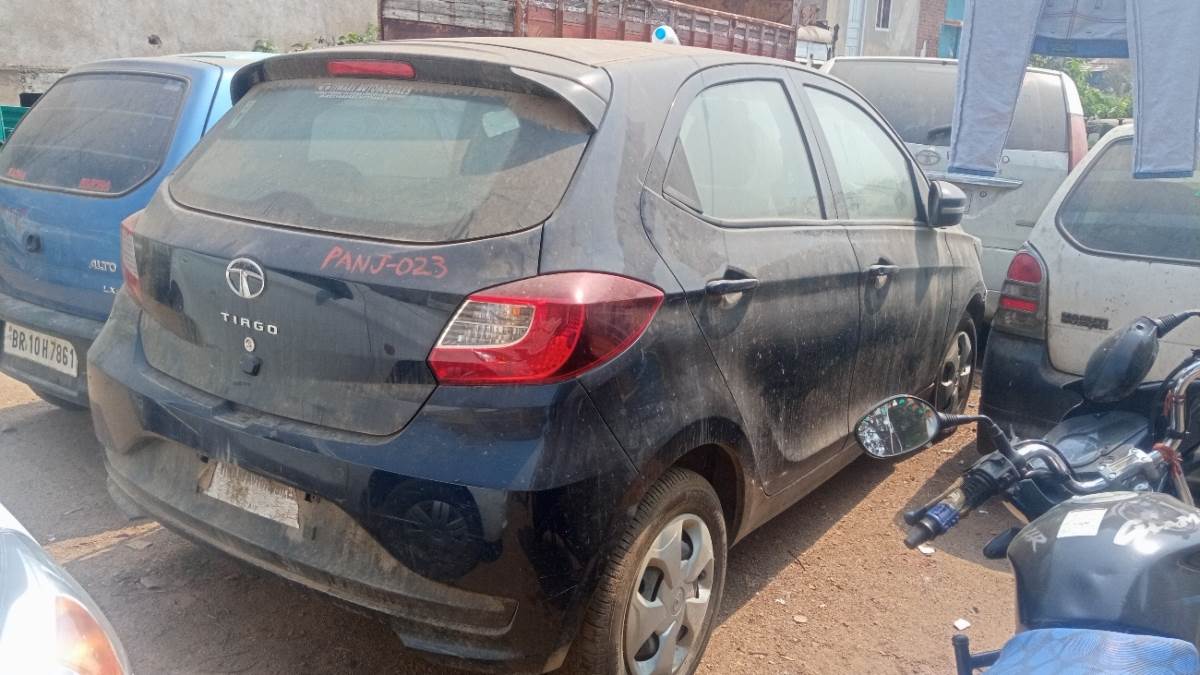 शराब बरामदगी में जब्त वाहनों की नीलामी में हेराफेरी 4 लाख की कार कबाड़ बताकर महज 28 हजार में