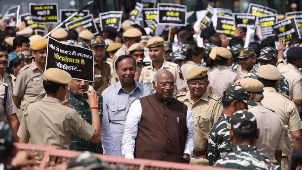 https://www.jagranimages.com/images/newimg/15032023/15_03_2023-mallikarjun_kharge_parliament_march_23357383.jpg