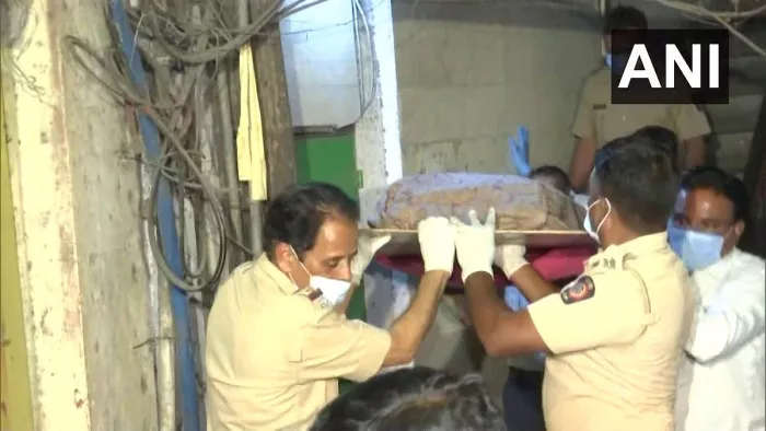 एक प्लास्टिक बैग में विघटित अवस्था में 53 वर्षीय महिला का शव मिला।(फोटो सोर्स: एएनआइ)