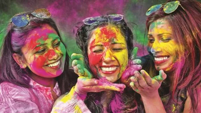 Holi 2024 विवाहिता मायके में क्यों मनाती है पहली होली?