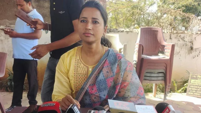 प्रेस वार्ता में जानकारी देती विधायक अंबा प्रसाद : जागरण