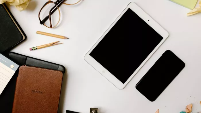 क्या iPad के चार्जर से चार्ज कर सकते हैं iPhone, यहां पाए सारी जानकारी