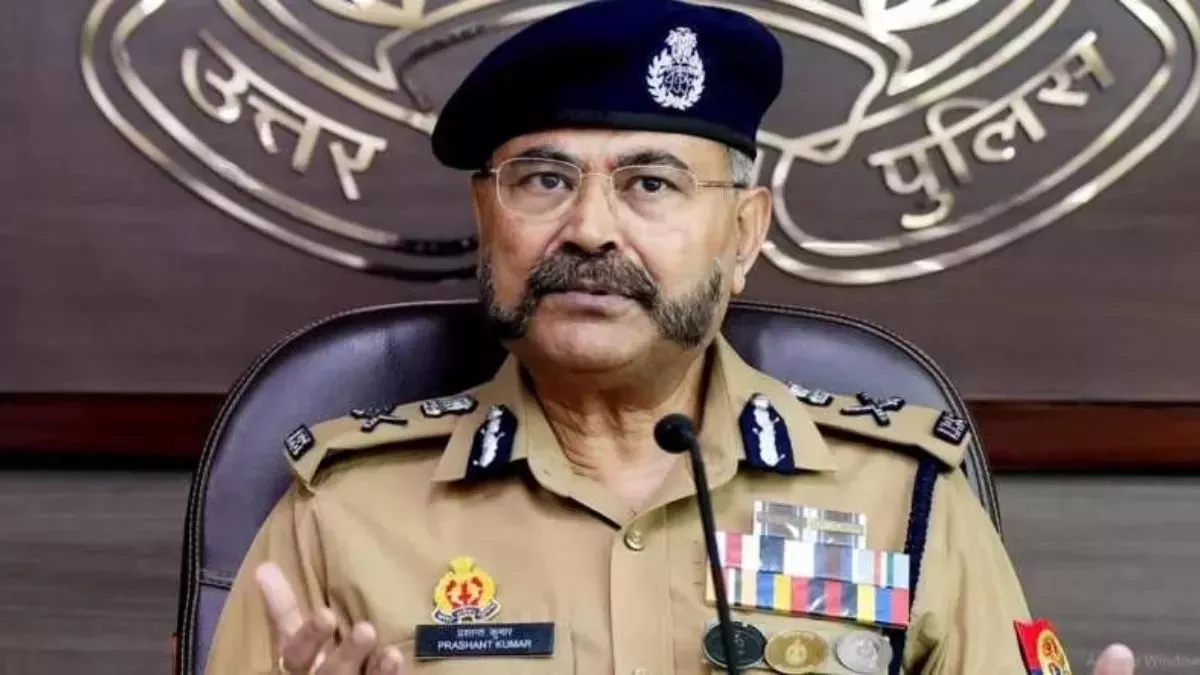 UP Police Recruitment: पुलिस भर्ती पेपर लीक के मुख्‍य आरोपियों को STF ने किया गिरफ्तार, DGP प्रशांत कुमार ने किया खुलासा