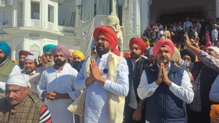 गोल्डन टेंपल पहुंचे आप प्रत्याशी कुलदीप सिंह धालीवाल