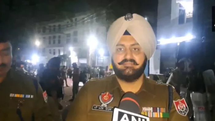 मौके पर पहुंचे लुधियाना के एडीसीपी पीएस विर्क। फोटो एएनआई