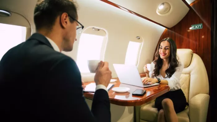 First Class Travel: बिना पैसे खर्च किए कैसे होगी सीट अपग्रेड? (Picture Courtesy: Freepik)