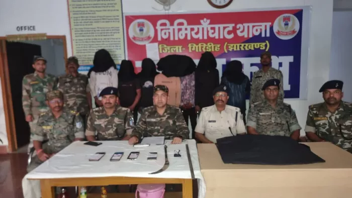 पत्रकारों को जानकारी देते पुलिस अधिकारी। (फोटो जागरण)