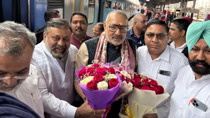 लुधियाना पहुंचने पर केंद्रीय कपड़ा मंत्री गिरिराज सिंह का हुआ स्वागत। फोटो जागरण