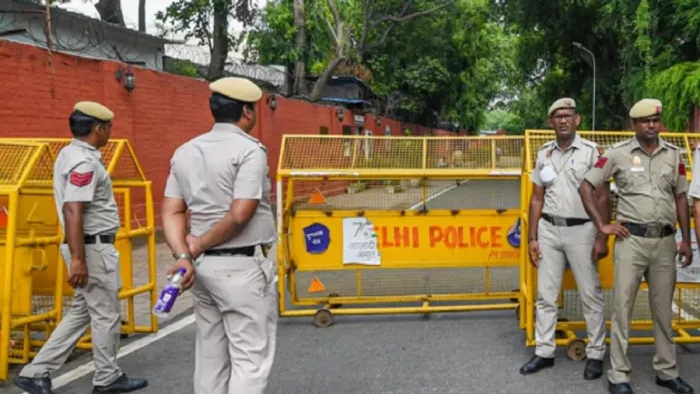 होली पर दिल्ली पुलिस की ताबड़तोड़ कार्रवाई।