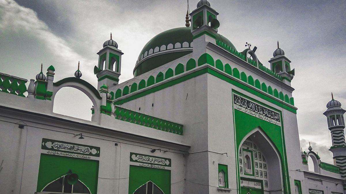 https://www.jagranimages.com/images/newimg/15032025/15_03_2025-sambhal_jama_masjid_23900358.jpg