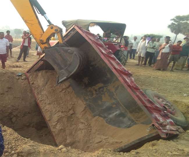 Bihar News: पटना में सुबह-सुबह बड़ा हादसा, ट्रैक्‍टर के नीचे दबकर तीन मजदूरों की दर्दनाक मौत
