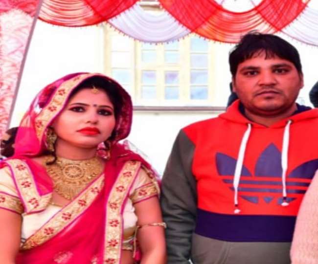 पति ने जहर खाकर खुदकुशी कर ली ।