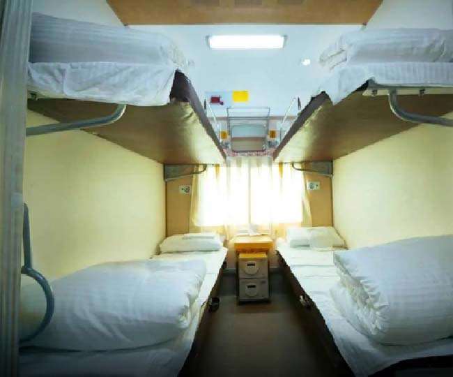 अब वीआइपी ट्रेनों की एसी थर्ड इकोनोमी बोगी में नहीं मिलेगा बेडरोल।