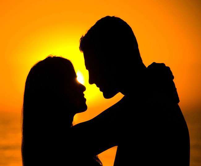 https://www.jagranimages.com/images/newimg/15042022/15_04_2022-lovers_together_22629647.jpg
