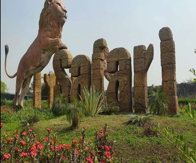 https://www.jagranimages.com/images/newimg/15042022/15_04_2022-safari_park_22630727_19460744.jpg