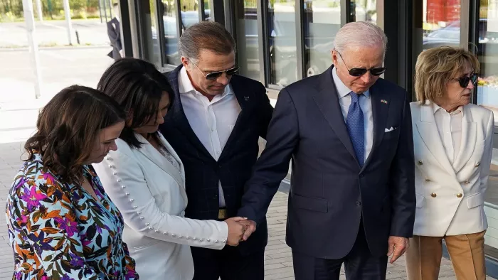 Joe Biden: आयरलैंड के पुजारी से मिलकर रो पड़े अमेरिकी राष्ट्रपति जो बाइडन (फोटो रायटर)