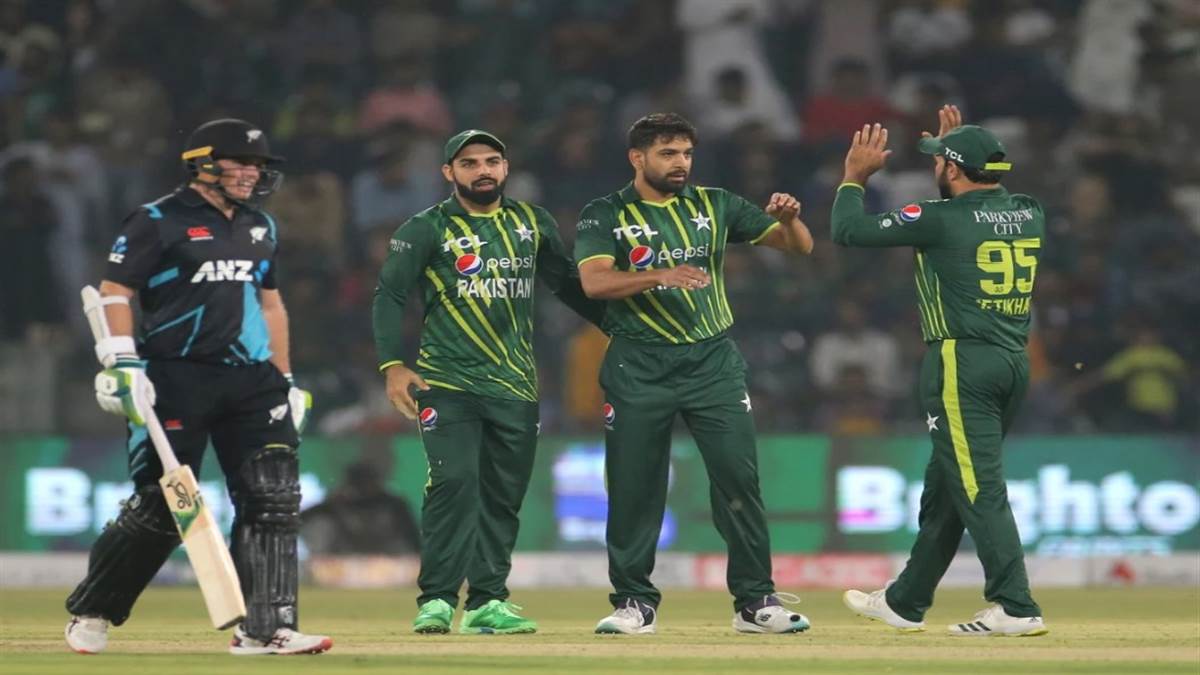 PAK vs NZ 1st T20 हारिस रउफ ने कीवी बल्लेबाजों के उड़ाए होश, पाकिस्तान