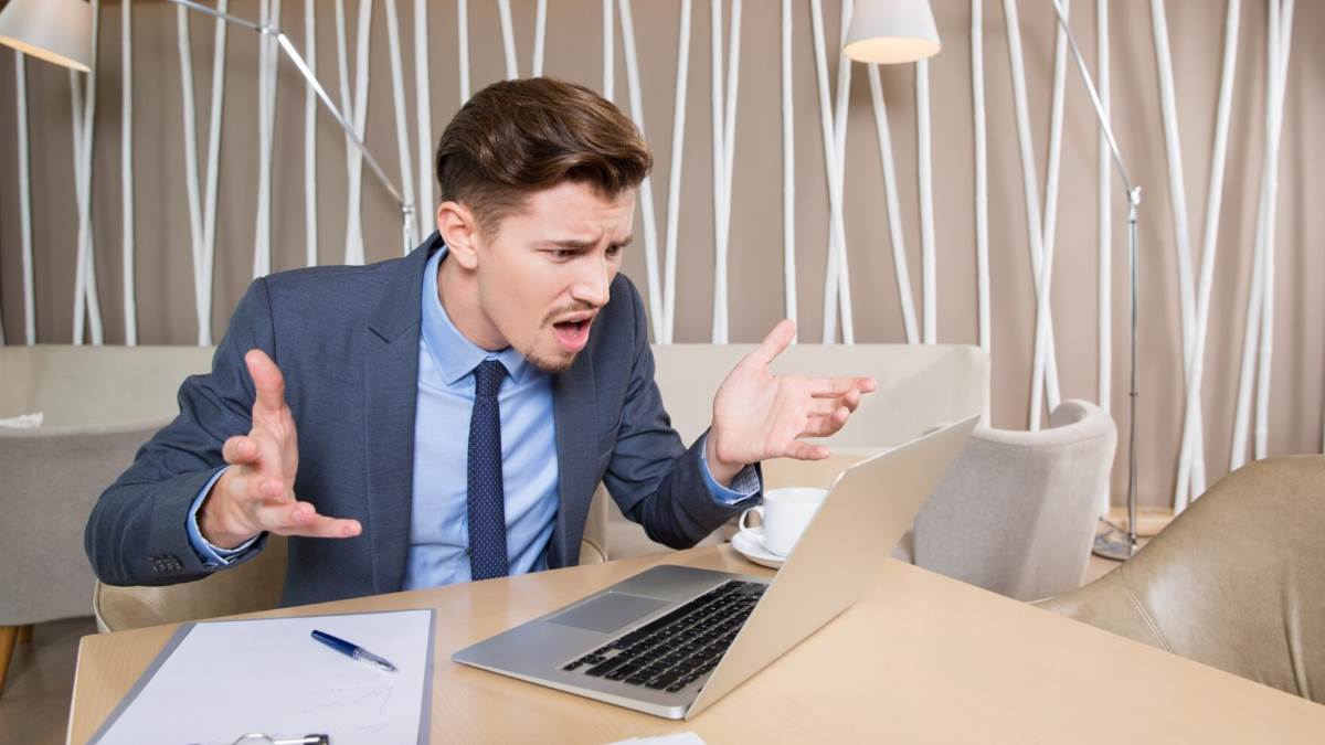 habits looks unprofessional and bad for your career growth