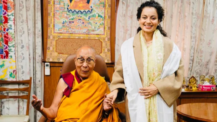 तिब्बती धर्मगुरु दलाई लामा से मिली कंगना रनौत