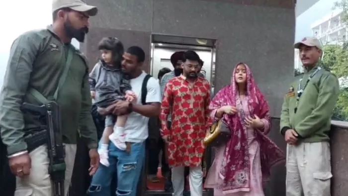 कॉमेडियन कपिल शर्मा ने की मां वैष्णो देवी की आराधना।