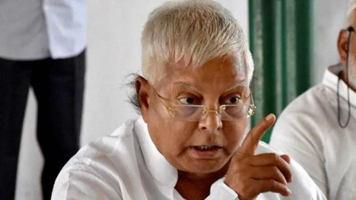 लालू ने परायों को थमाया टिकट तो अपने हो गए बागी, कई नेताओं ने छोड़ी पार्टी; मगर...
