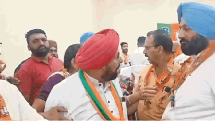 BJP बूथ सम्मेलन में आपस में भिड़े भाजपाई