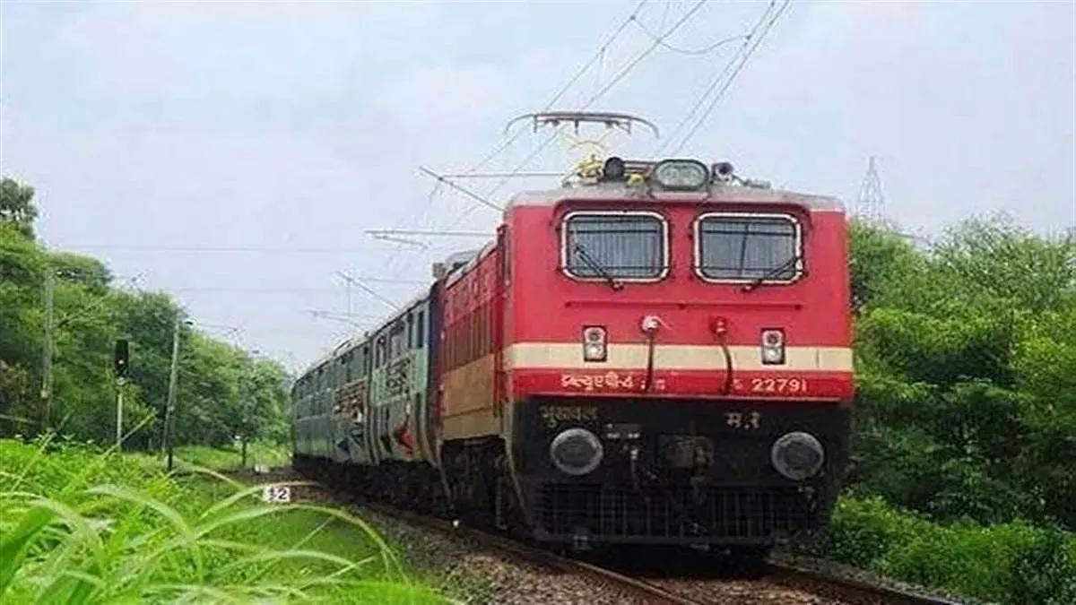 बिहार के लिए रेलवे की गुड न्यूज! दिल्ली से इन रूटों के लिए चलेंगी स्पेशल ट्रेनें, यूपी के इन स्टेशनों पर रूकेंगी