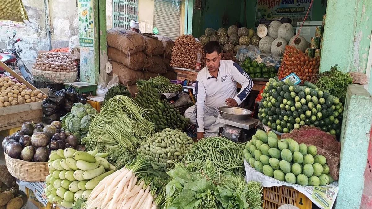 बिहार में सब्जियों के रेट पूछकर दुकान से उल्‍टे पांव लौट रहे ग्राहक, आलू भी दिखाने लगा आंख