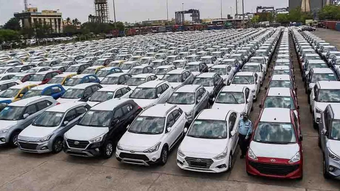 अमेरिकी राष्ट्रपति डोनाल्ड ट्रंप ओवल ऑफिस में पत्रकारों से टैरिफ नीति पर चर्चा कर रहे थे। (प्रतीकात्मक तस्वीर)