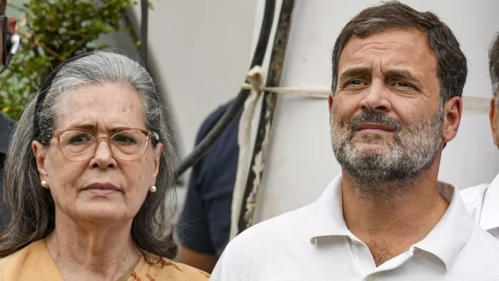 नेशनल हेराल्ड मामले में राहुल गांधी और सोनिया गांधी के खिलाफ शिकायत दर्ज।(फोटो सोर्स: पीटीआई)