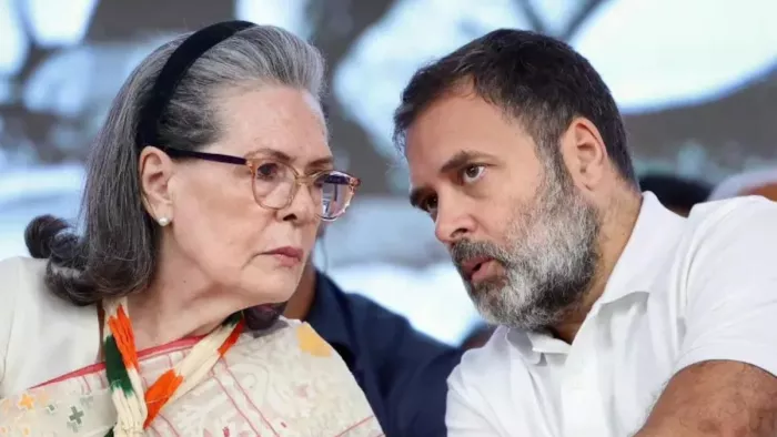 नेशनल हेराल्ड मनी लॉन्ड्रिंग मामले में ईडी ने राहुल और सोनिया गांधी के खिलाफ शिकायत दर्ज की है।