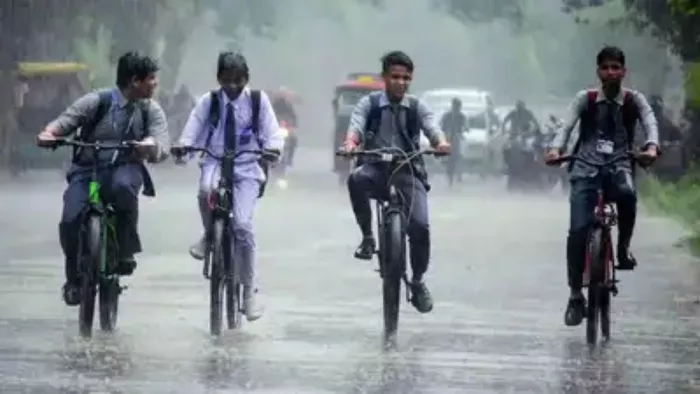 झमाझम वर्षा ने बदल दी फिजा, गिरा तापमान। फोटो- एएनआई