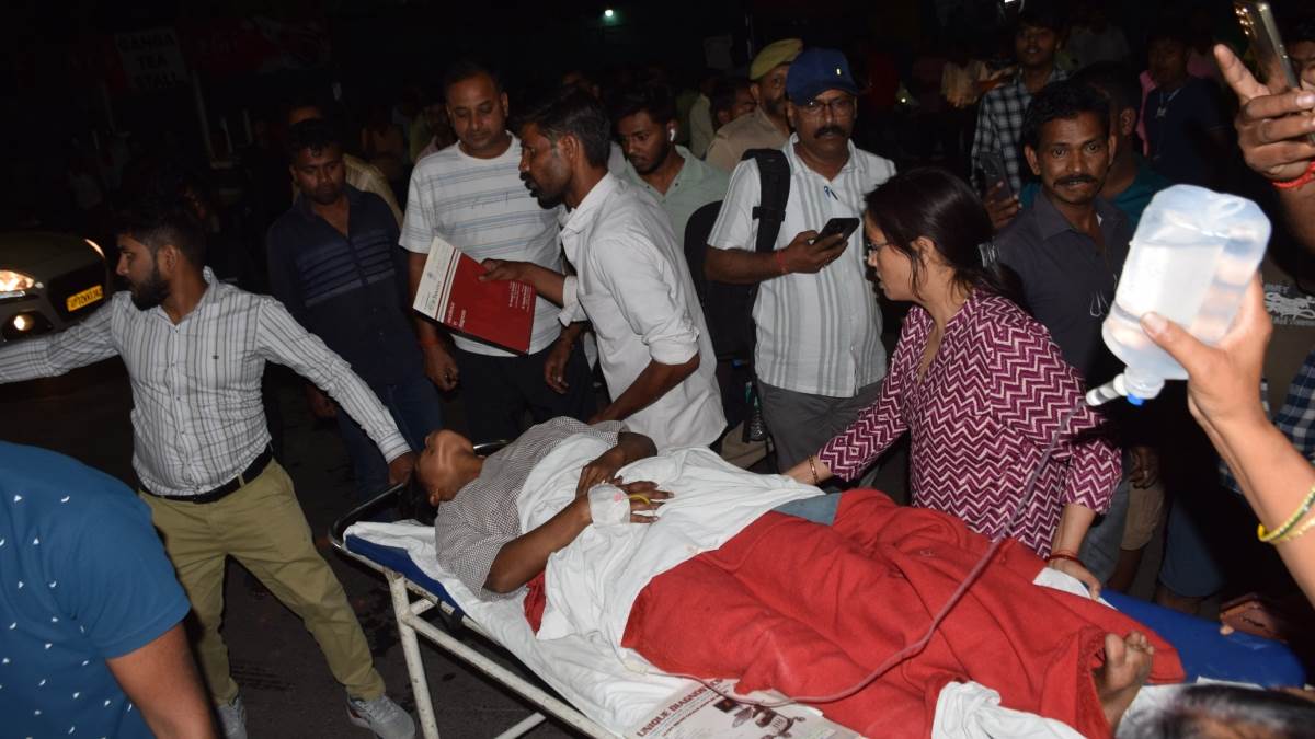 major fire at lucknow lokbandhu hospital over 200 patients evacuated safely deputy cm