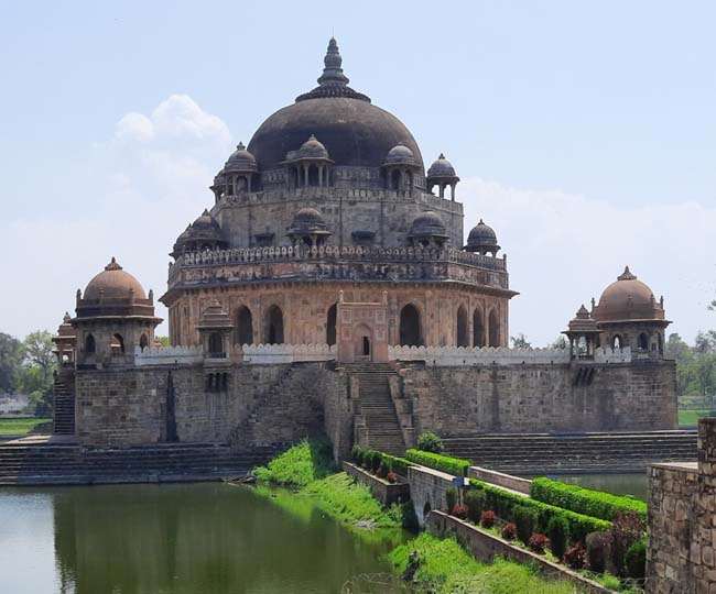 सासाराम स्थित शेरशाह सूरी का मकबरा। जागरण