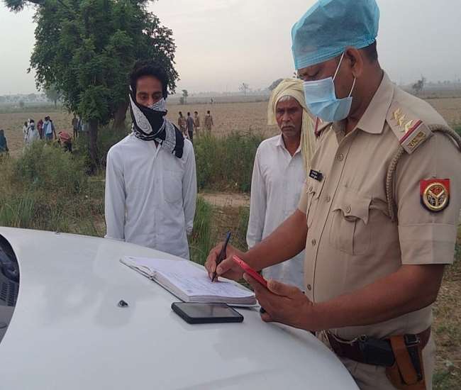 मौके पर पहुंची पुलिस जांच पड़ताल मेंं जुटी।