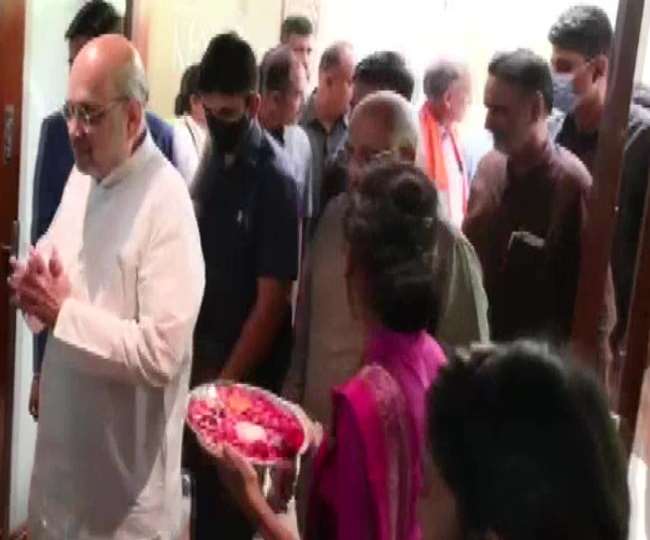 गुजरात भाजपा के 'चिंतन शिविर' में शिरकत करने पहुंचे अमित शाह। फोटो एएनआइ