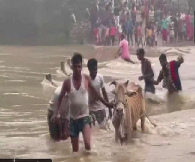 असम में भारी बारिश से जनजीवन अस्तव्यस्त (फोटो एएनआई)