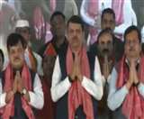 देवेंद्र फडणवीस ने 'हनुमान चालीसा' का किया पाठ, उद्धव ठाकरे पर साधा निशाना। फोटो एएनआइ